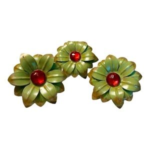 Pier 1 Napkin Rings Vintage Metal Flowers, Green w/Red Bead Center, 3” Round.